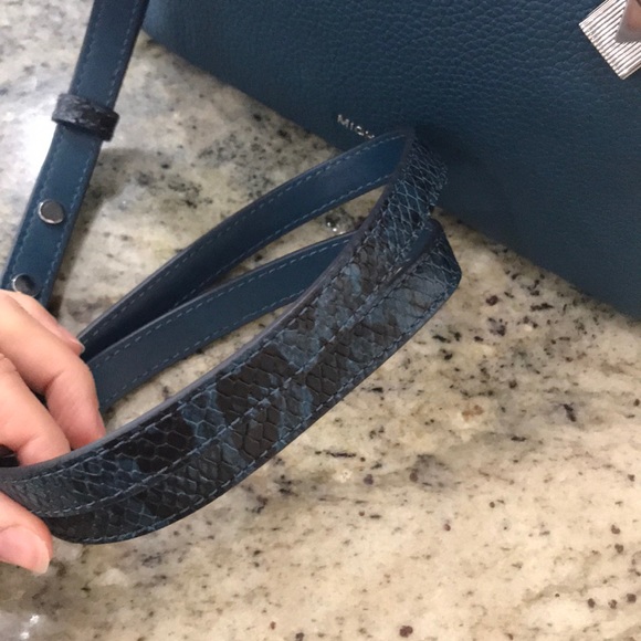 ⭐️⭐️2X HP⭐️⭐️ NWT Authentic Michael Kors Rollins Leather Satchel - Picture 7 of 9